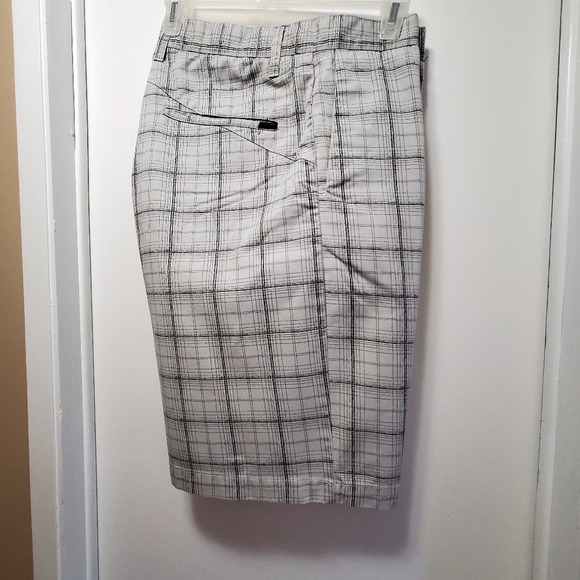 VOLCOM Corpo Class Shorts Men Size 33 Black/Light Grey Stripe - Picture 1 of 13